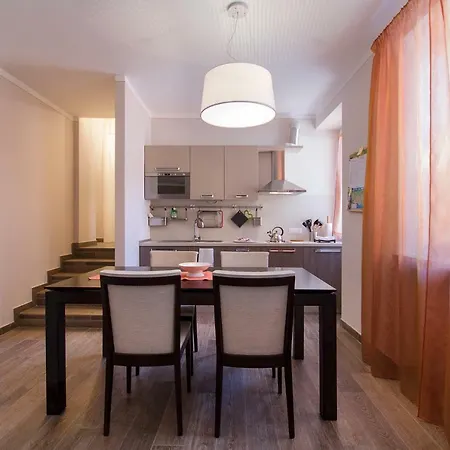 La Lombarda Centro Storico Stresa