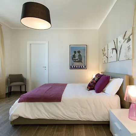 아파트 La Lombarda By Stresahome - Centro Storico