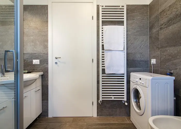 La Lombarda Centro Storico Stresa