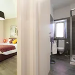 La Lombarda Centro Storico 아파트 *