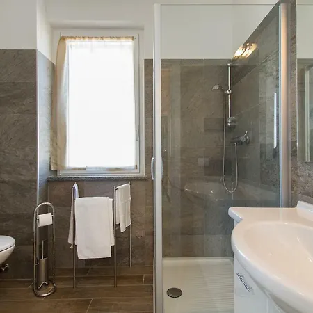 La Lombarda By Stresahome - Centro Storico Apartamento *